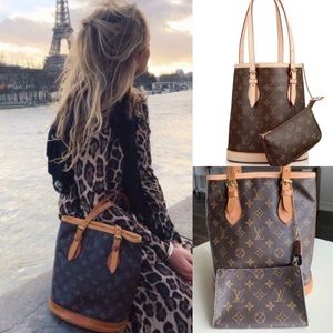 ✅Stunning tote W Bonus small pouch attached✅